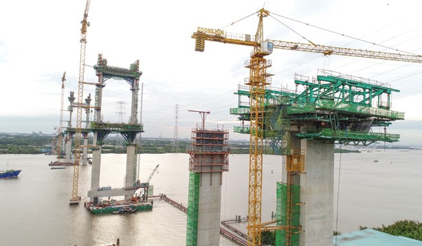 Vượt nắng, thắng mưa trên công trường cầu dây văng cao nhất Việt Nam Hình ảnh những trụ cầu cao nhất tại cầu Phước Khánh.