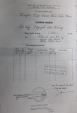 Con lãnh đạo 'đội lốt' hộ nghèo nhận đất giá bèo Bìa đỏ của anh Nguyễn Văn Hùng được cấp năm 2003 nhưng đến nay vẫn chưa nhận được đất