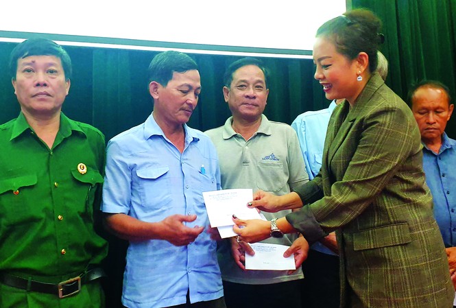 Chăm lo Tết cho cựu chiến binh, gia đình chính sách Hội Cựu chiến binh TPHCM trao tặng 240 phần quà cho hội viên cựu chiến binh, diện chính sách có hoàn cảnh khó khăn đang sinh sống tại 24 quận huyện TPHCM