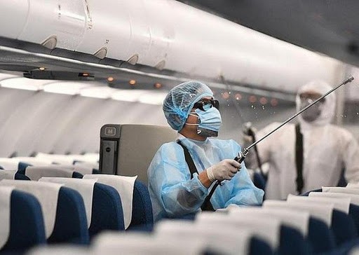 Nguồn bệnh COVID-19 từ người nhập cảnh hợp pháp là nguy hiểm nhất Công tác khử khuẩn trên một chuyến bay giải cứu công dân Việt Nam từ nước ngoài về nước. Ảnh minh họa