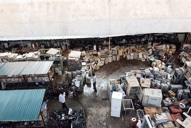 Giải tỏa 'đại siêu thị' đồ cũ: Cán bộ sợ dân vi phạm sẽ kiện? Giải tỏa 'đại siêu thị' đồ cũ: Cán bộ sợ dân vi phạm sẽ kiện?