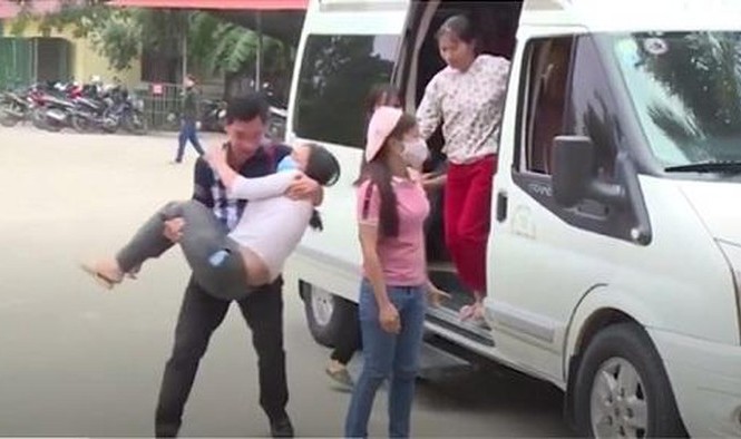 Bộ Lao động nói về hơn 100 công nhân nhập viện vì hít khí độc Công nhân phải cấp cứu vì hít khí độc tại Cty TNHH Lợi Tín Lập Thạch