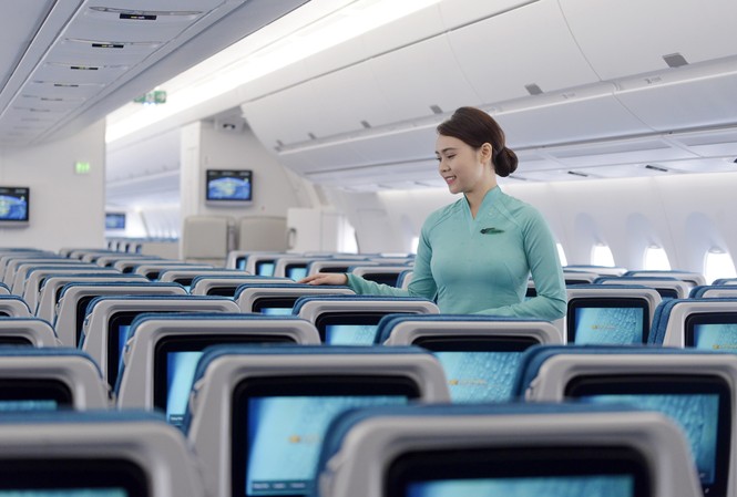 Bộ trưởng gửi thư khen tiếp viên Vietnam Airlines Bộ trưởng Nguyễn Văn Thể gửi lời khen ngợi 2 tiếp viên Vietnam Airline trong vụ nhặt được đồ của hành khách