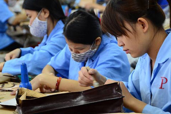 Lao động nữ đi làm vào ngày 'đèn đỏ' sẽ được hưởng thêm lương Lao động nữ đi làm vào ngày 'đèn đỏ' sẽ được hưởng thêm lương