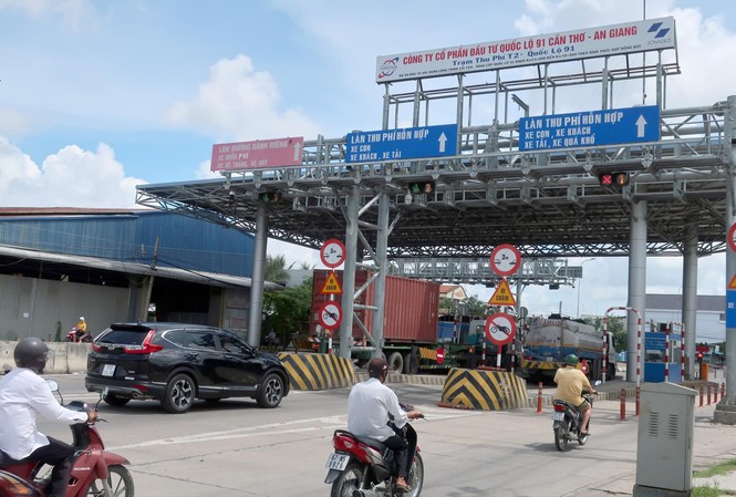 Hủy nhiều dự án BOT giao thông, di dời trạm thu phí Trạm thu phí T2 Quốc lộ 91 tới nay vẫn chưa thể thu phí trở lại do bị tài xế phản đối. Ảnh: Phạm Thanh