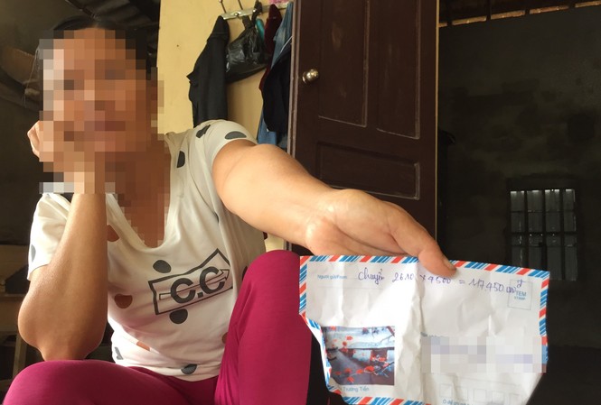 Lao động Việt mất tích ở châu Âu: Những kẻ môi giới cũng “bóng chim tăm cá” Số điện thoại cùng phong bì ghi số tiền gia đình em D. nhờ một người đi gửi cho một tài khoản ở Nghệ An. Ảnh: Hoài Nam