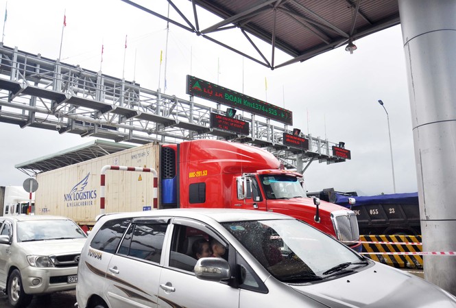 Vì sao Bộ GTVT xin lùi tiến độ dự án thu phí tự động Triển khai trạm thu phí không dừng vẫn tắc