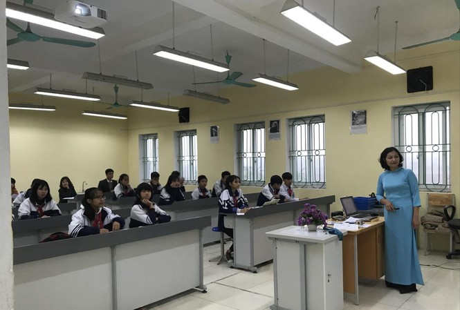 Giáo viên hợp đồng ở Hà Nội vẫn sống cảnh bất an Đã đứng trên bục giảng, giáo viên nào cũng muốn được gắn bó lâu dài với nghề