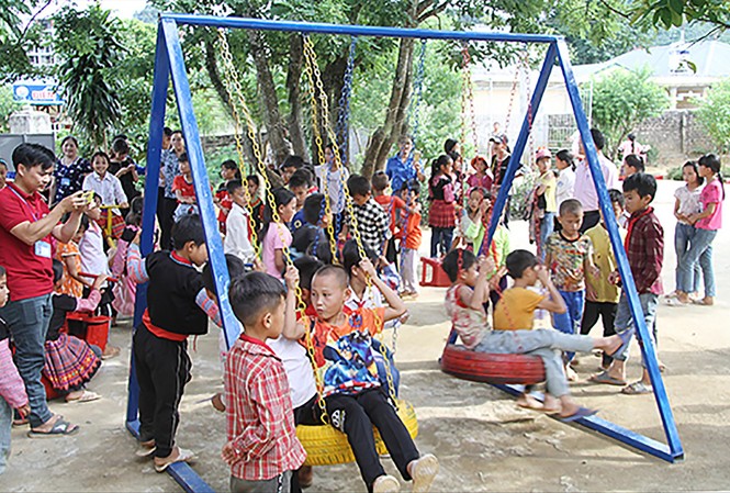 Thêm nhiều sân chơi, nhà nhân ái vì cộng đồng Sân chơi thiếu nhi dành tặng học sinh điểm trường Pà Thẻn, Sơn La Ảnh: CTV