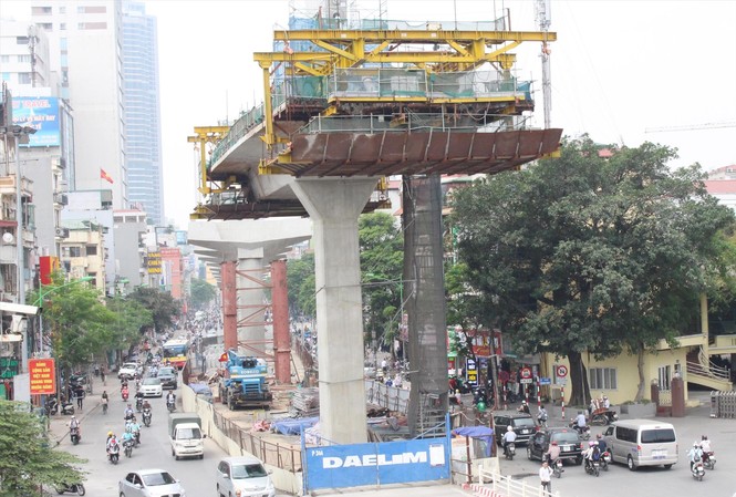 Metro Nhổn - ga Hà Nội bị đòi bồi thường 19 triệu USD: Chủ đầu tư có ngụy biện? Metro Nhổn - ga Hà Nội đoạn qua Cầu Giấy, do Nhà thầu Dealim thi công