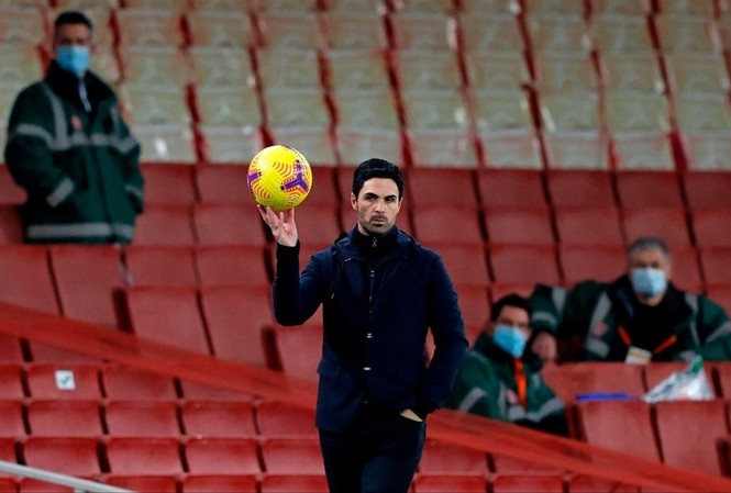 Arsenal sa lầy, HLV Mikel Arteta lâm nguy HLV Arteta của Arsenal có khả năng bị sa thải lên tới 36%, theo truyền thông xứ sương mù