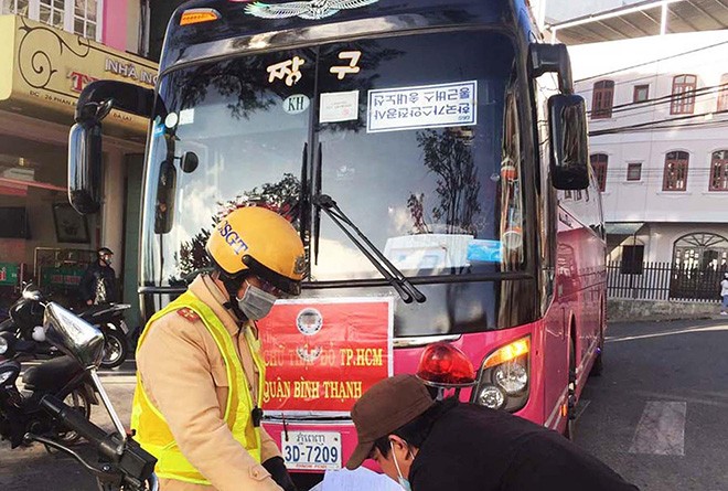 Xe khách biển số nước ngoài hoạt động 'chui' Xe khách biển số nước ngoài hoạt động 'chui'