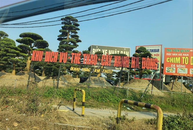 'Xẻ thịt' công viên cho thuê giá 'bèo' Bãi xe, sân bóng tràn lan trên đất sử dụng tạm Công viên thể thao, cây xanh quận Hà Đông
