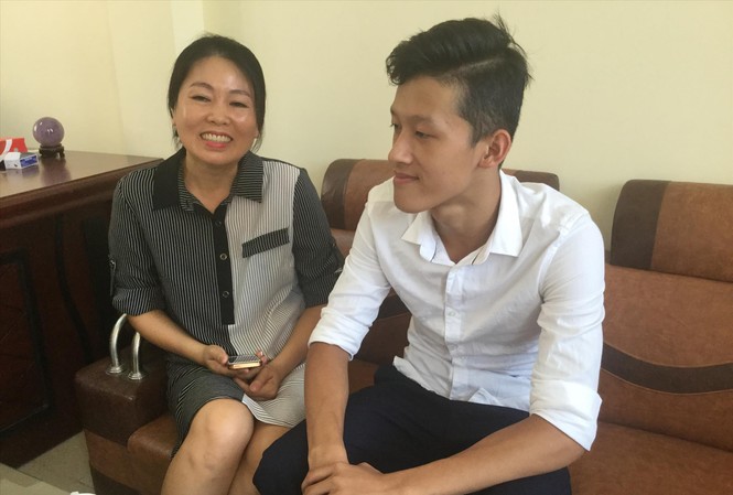 Ước mơ trở thành sỹ quan của thủ khoa nghèo Nam và cô giáo chủ nhiệm