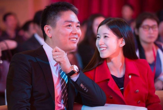 Mất chức Ủy viên Chính hiệp vì bị tố cưỡng hiếp Lưu Cường Đông và cô vợ Chương Trạch Thiên