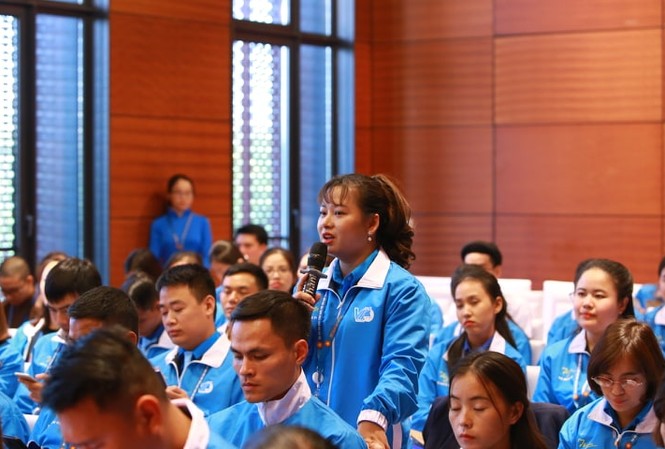 Làm gì để sống đẹp, sống có ích? Chị Nguyễn Quỳnh Trang, Bí thư Quận Đoàn, Chủ tịch Hội LHTN quận Hoàng Mai chia sẻ tại diễn đàn. Ảnh: Đức Văn