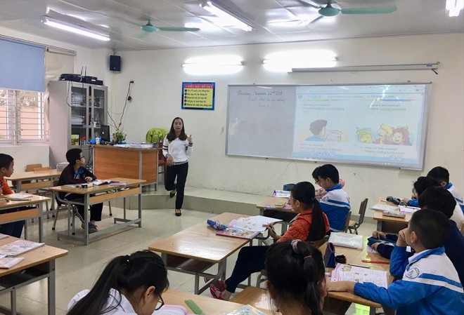 Nhiều trường tiểu học thiếu giáo viên Tiếng Anh trầm trọng Một tiết học tiếng Anh của học sinh tiểu học