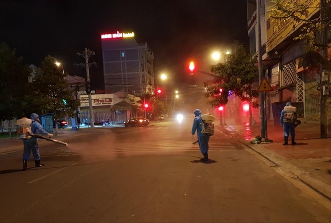 Chuyện chống dịch nơi tuyến đầu Phan Thiết Đội phun xịt khử khuẩn CDC Bình Thuận làm việc ngày đêm để ngăn dịch bùng phát