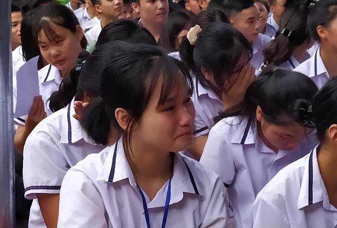 Tiết học đặc biệt Nhiều em học sinh xúc động, thấm thía với những câu chuyện về cha, mẹ. Ảnh: Duy Chiến