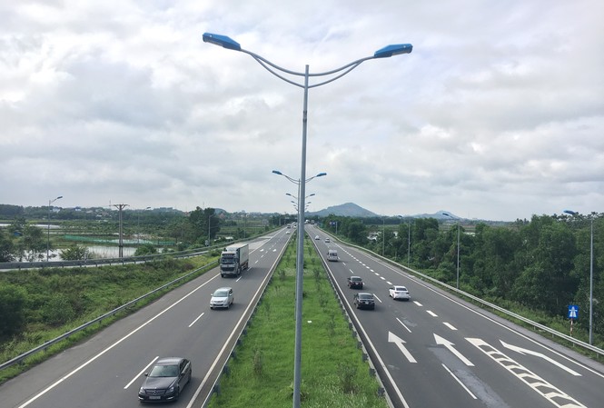 Đường bộ cao tốc lại trông chờ vốn ngân sách Ảnh minh họa: Cao tốc Nội Bài - Lào Cai.
Ảnh: VEC