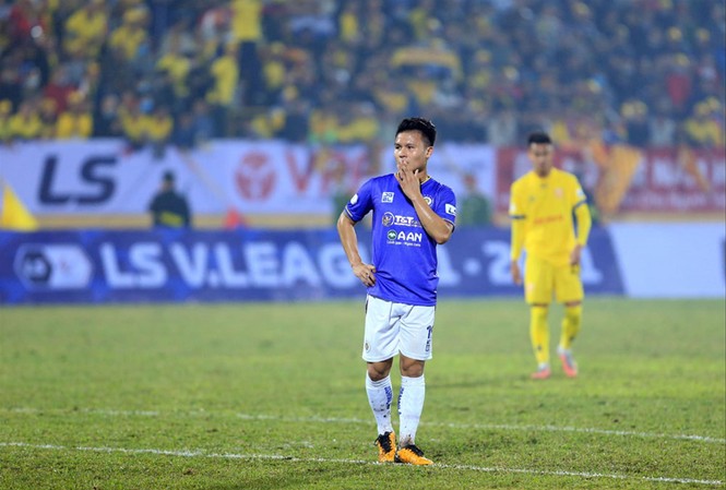 Vòng 2 V.League 2021: Ứng viên vô địch gặp khó Quang Hải và các đồng đội cần một chiến thắng để sớm trở lại cuộc đua vô địch. Ảnh: Anh Tú