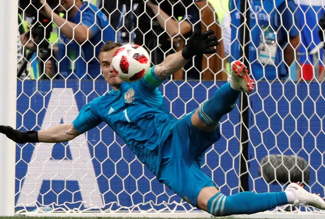 Thủ môn Nga tiết lộ mưu kế kéo Tây Ban Nha tới chấm 11m Igor Akinfeev cản phá 2 quả đá 11m của Tây Ban Nha
