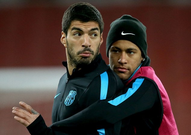 Thảm bại tại World Cup, Neymar đòi hỏi PSG mua Luis Suarez Neymar muốn tái hợp với Suarez ở PSG.