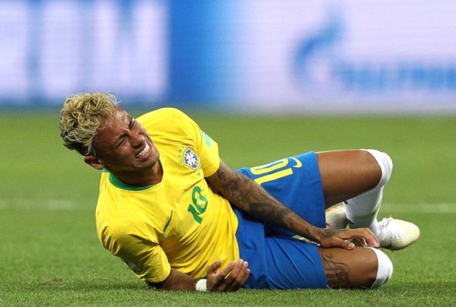Neymar: 'Tôi mất 4-5 tiếng để xử lý vết thương' Neymar: 'Tôi mất 4-5 tiếng để xử lý vết thương'