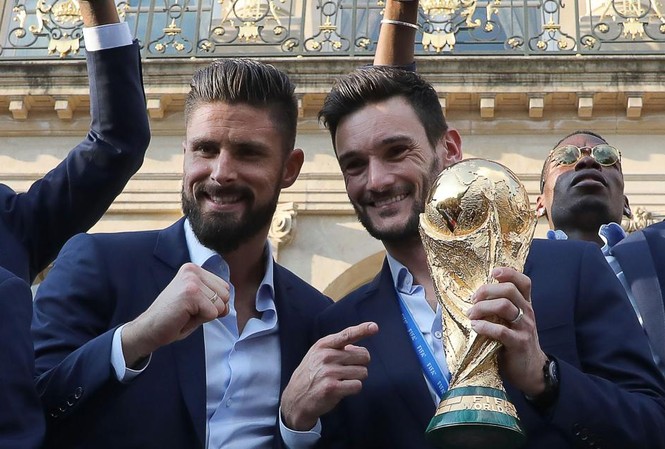 ‘Chân gỗ’ tuyển Pháp cạo trọc vì cúp vàng World Cup Olivier Giroud và Hugo Lloris sẽ xuống tóc?