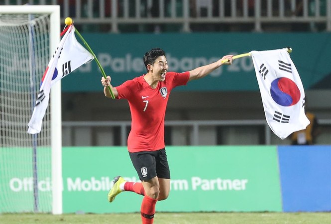 Báo Anh nói gì sau màn ‘trốn nghĩa vụ’ của Son Heung Min? Son Heung Min ăn mừng chiến thắng ở ASIAD 18
