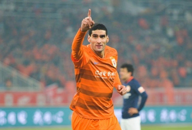 Cựu ngôi sao M.U tỏa sáng rực rỡ ngày ra mắt giải Trung Quốc Fellaini tỏa sáng ngay trong trận ra mắt giải Trung Quốc