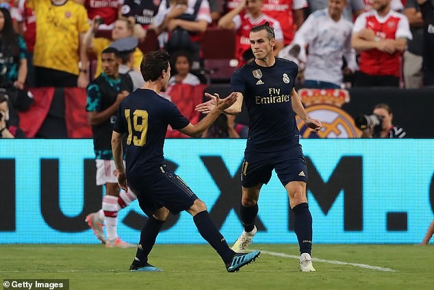 Giúp Real hạ Arsenal, tương lai Gareth Bale càng khó lường Gareth Bale ăn mừng bàn thắng cùng đồng đội.