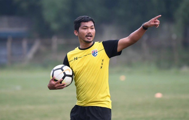 Bại tướng của U19 Thái Lan được giao nhiệm vụ đặc biệt tại Việt Nam HLV Issara Sritaro được giao nhiệm vụ "xem giò" tuyển Việt Nam.