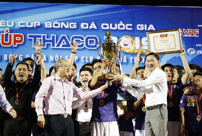 Hà Nội FC lội ngược dòng giành Siêu Cup 2019 Hà Nội FC nhận Siêu Cup 2019