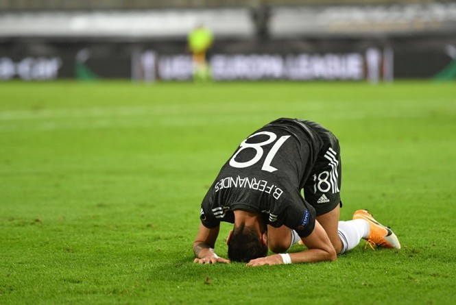 Fernandes gục ngã sau thất bại cay đắng của M.U Nỗi buồn của Fernandes sau trận thua Sevilla