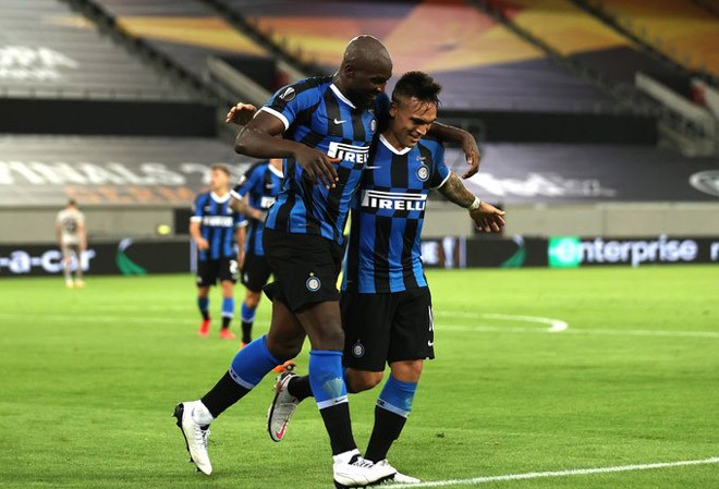 ‘Song sát’ lên tiếng, Inter đại thắng 5 sao ở bán kết Europa League Lautaro Martínez và Romelu Lukaku có màn trình diễn chói sáng trước Shakhtar Donetsk.