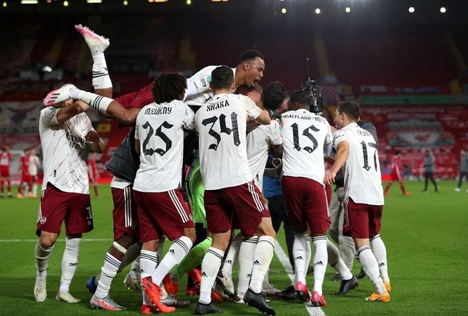Thủ môn rực sáng, Arsenal 'đá bay' Liverpool ở cúp Liên đoàn Anh Arsenal đã đoạt vé vào tứ kết cúp Liên đoàn Anh