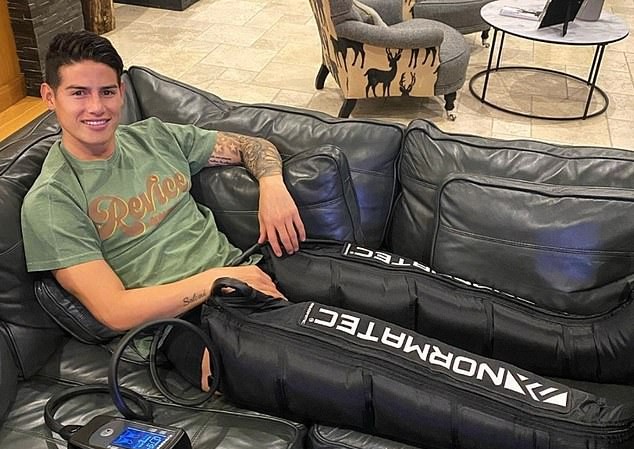 Sao Everton đau vùng kín, sao phim khiêu dâm ngọt ngào 'thả thính' Tiền vệ James Rodriguez gặp chấn thương hy hữu.