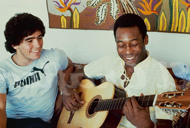 ‘Vua bóng đá’ Pele hẹn Maradona chơi bóng trên thiên đường Pele và Maradona luôn dành cho nhau sự tôn trọng đặc biệt.