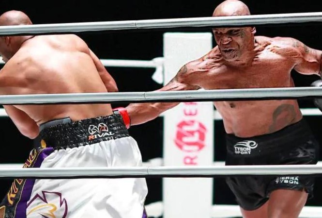 Mike Tyson thi đấu ra sao ở trận 'tái xuất giang hồ'? Mike Tyson thi đấu ra sao ở trận 'tái xuất giang hồ'?