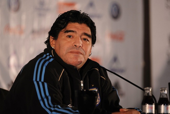 Maradona ngã đập đầu, bị bỏ rơi 3 ngày trước khi đột tử? Maradona ngã đập đầu, bị bỏ rơi 3 ngày trước khi đột tử?