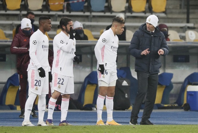Real đứng trước nguy cơ bị loại, Zidane cương quyết không từ chức Real đứng trước nguy cơ bị loại, Zidane cương quyết không từ chức