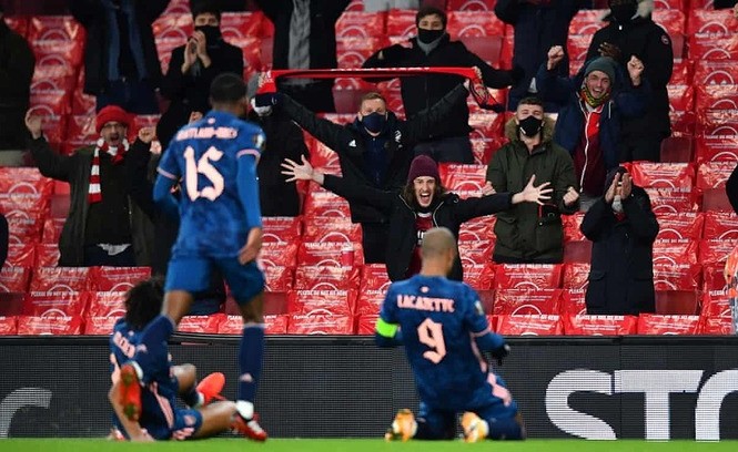 Emirates mở cửa đón khách, Arsenal 'nổ' tanh tách Emirates mở cửa đón khách, Arsenal 'nổ' tanh tách
