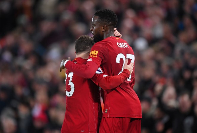 Thiếu người trầm trọng, Liverpool vẫn rao bán quân Shaqiri (trái) và Origi đang trên đường rời sân Anfield
