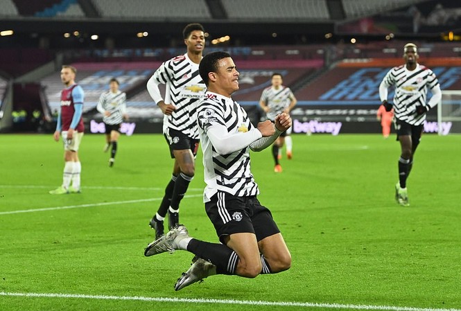 Ngược dòng khó tin trước West Ham, M.U lọt vào top 4 Greenwood ăn mừng bàn nâng tỉ số lên 2-1 cho M.U.
