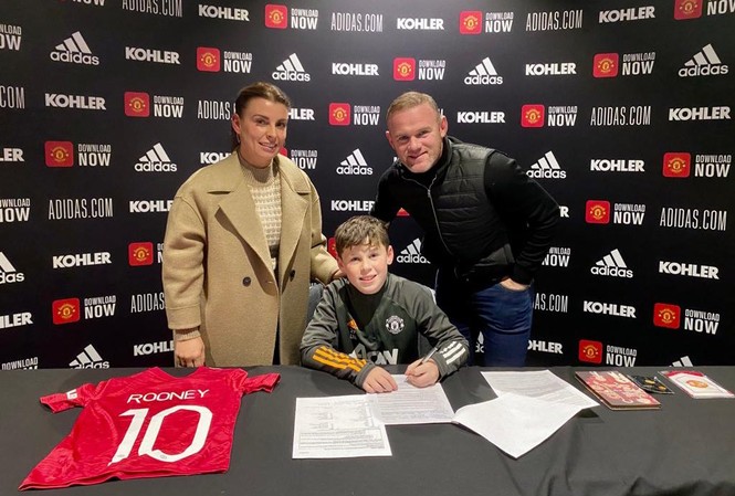 Con trai Rooney ký hợp đồng với M.U Con trai Rooney ký hợp đồng với M.U