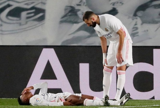 Vấp ngã trước kèo dưới, Real bị Atletico cho ‘hít khói’ Vấp ngã trước kèo dưới, Real bị Atletico cho ‘hít khói’