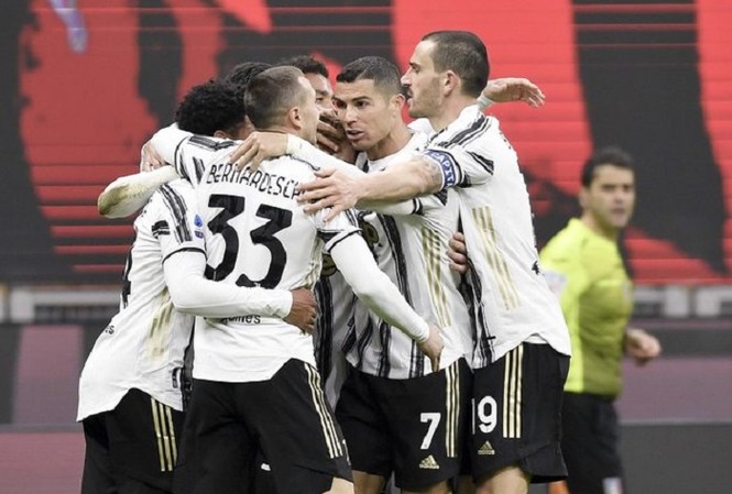 Juventus chấm dứt mạch 27 trận bất bại của AC Milan Juventus chấm dứt mạch 27 trận bất bại của AC Milan