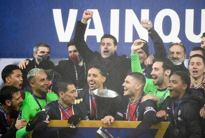 HLV Pochettino 'sướng phát điên' với Siêu cúp Pháp 2020 HLV Pochettino nâng cao danh hiệu Siêu cúp Pháp cùng PSG