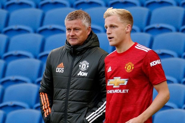 Solskjaer thừa nhận Van de Beek không hạnh phúc tại M.U Van de Beek thường xuyên phải ngồi dự bị ở M.U